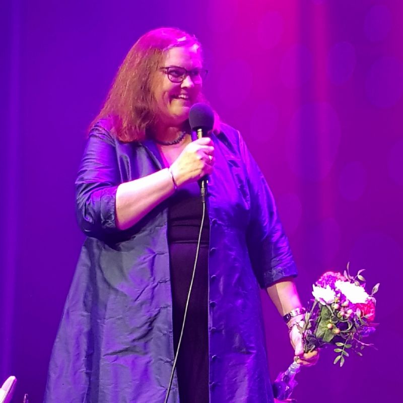 Maja Hagerman tackar fr stipendiet p Reginateatern i Uppsala 2019. 